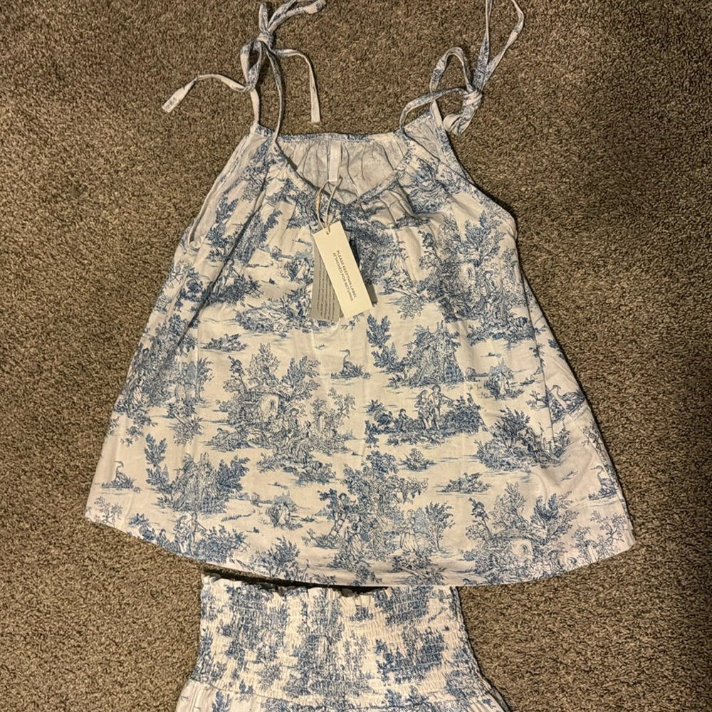 Nothing Fits But set